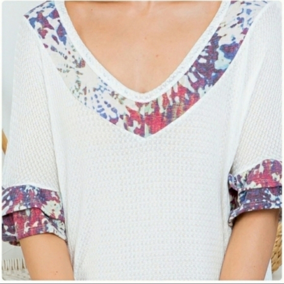 Lovely J Relaxed Fit V-neck Top W/ Ruffled Sleeves - Picture 5 of 5
